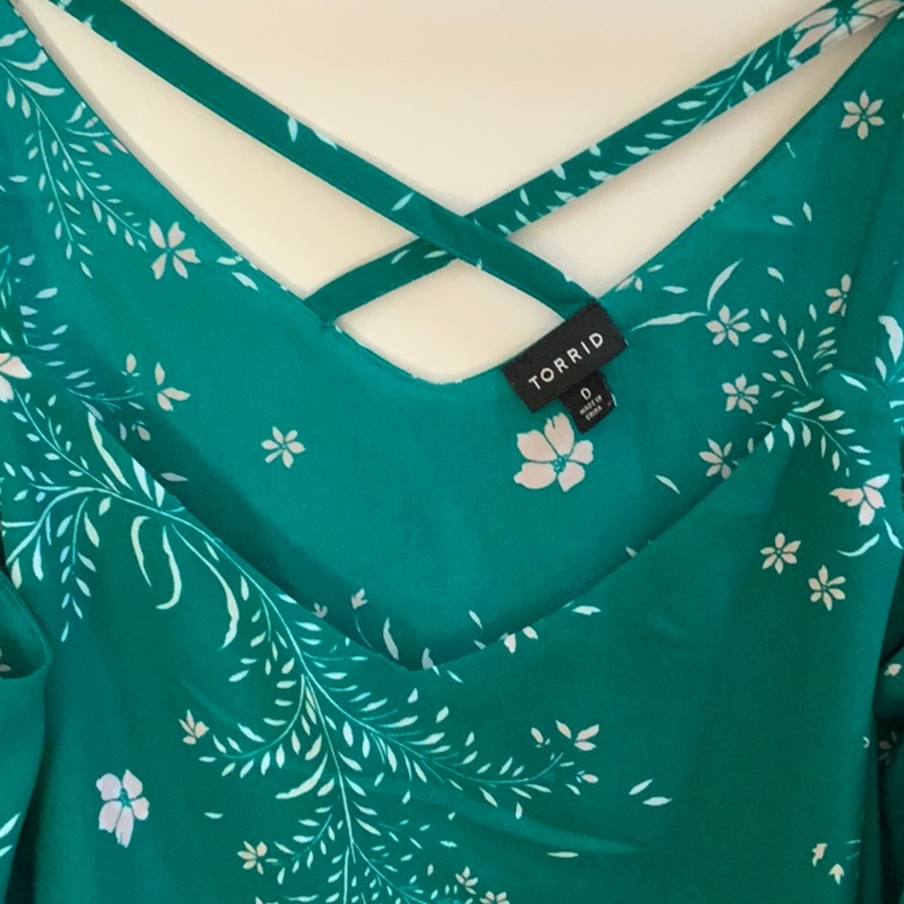Gorgeous green Torrid Sleeveless Top Size 0 - Picture 3 of 8
